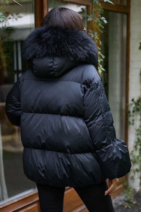 Пуховик с мехом и капюшоном