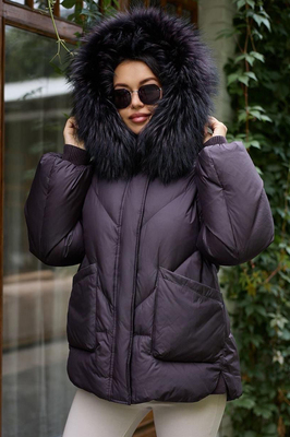 Зимний пуховик с мехом винного цвета Зимний пуховик с мехом винного цвета
