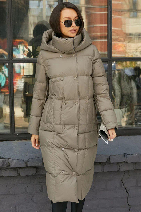 Красивый пуховик женский с капюшоном без меха