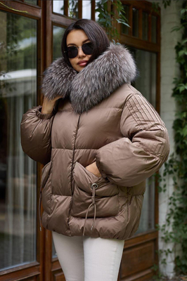 Женский зимний пуховик Vo tarun с мехом енота Женский зимний пуховик Vo tarun с мехом енота