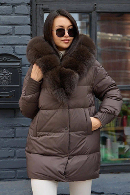 Удлиненный пуховик женский с мехом песца Удлиненный пуховик женский с мехом песца