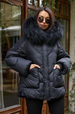 Пуховик прямого кроя с капюшоном и енотом Пуховик прямого кроя с капюшоном и енотом
