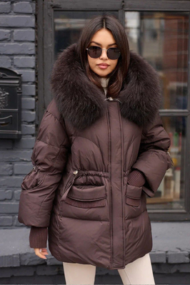Теплый женский пуховик зимний с мехом на капюшоне Теплый женский пуховик зимний с мехом на капюшоне