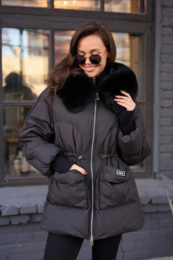 Утеплённое пальто с меховым воротником из песца