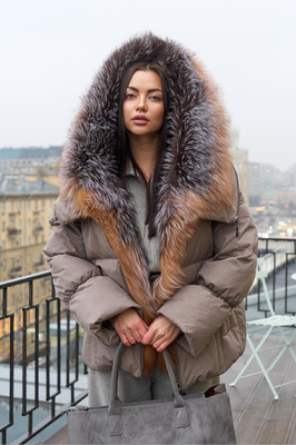 Пуховая куртка с мехом чернобурки Пуховая куртка с мехом чернобурки