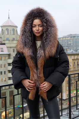 Зимнее пуховое пальто с мехом чернобурки Зимнее пуховое пальто с мехом чернобурки