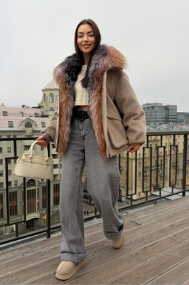 Зимний пуховик оверсайз с мехом чернобурки Зимний пуховик оверсайз с мехом чернобурки