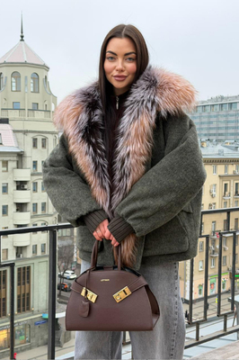 Теплый пуховик с накладными карманами Теплый пуховик с накладными карманами