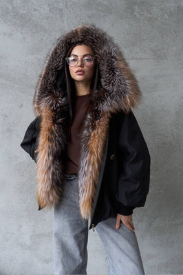 Стильный пуховик с чернобуркой внутри черный Стильный пуховик с чернобуркой внутри черный