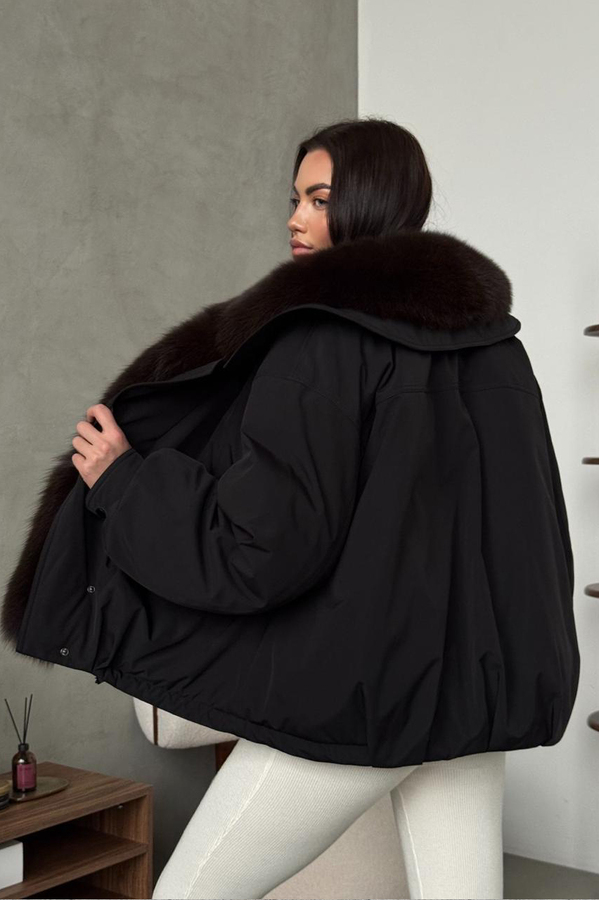 Женская пуховая куртка черного цвета