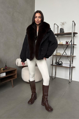 Женская пуховая куртка черного цвета Женская пуховая куртка черного цвета