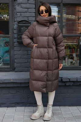 Зимняя куртка оверсайз на пуху с капюшоном Зимняя куртка оверсайз на пуху с капюшоном